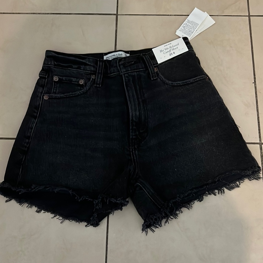 The 90s relaxed cutoff short
